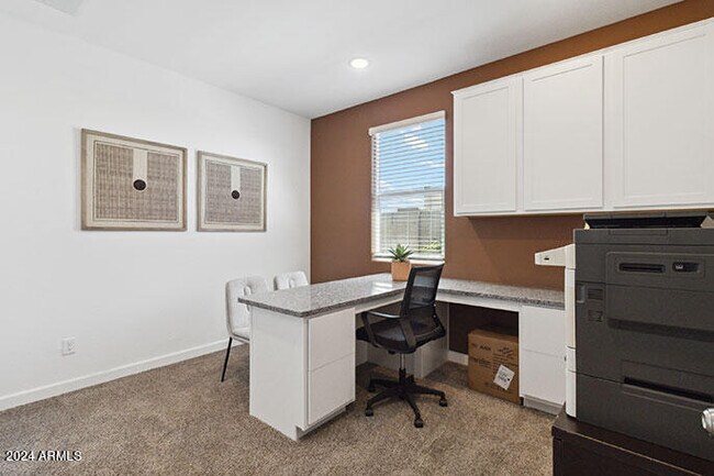 Building Photo - 1527 E Lardner Dr