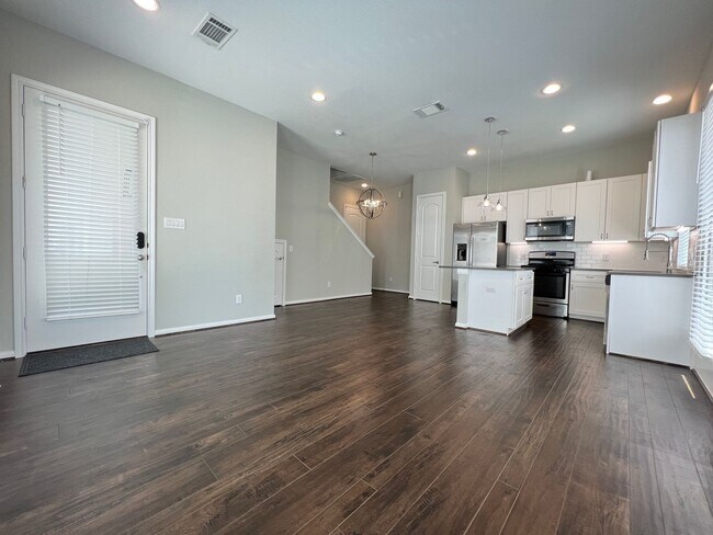 Building Photo - Introducing a stunning and impeccably main...