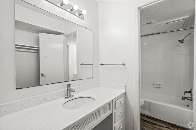 2BR, 1.5BA - 1050SF - Bathroom - Woodside Villas Apartments