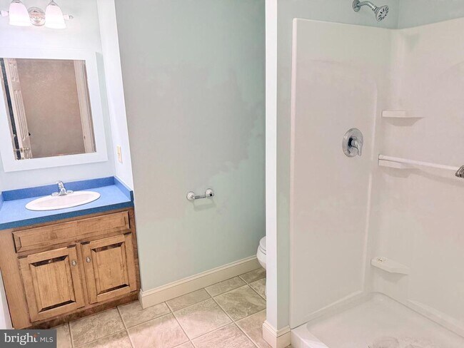 Building Photo - 101 King St