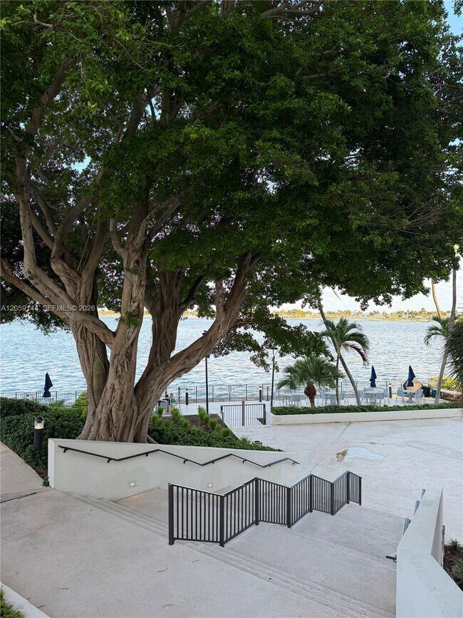 Building Photo - 2333 Brickell Ave