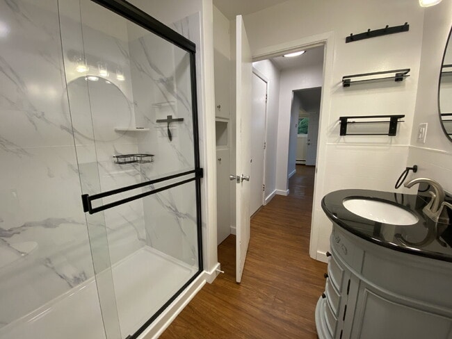 Building Photo - Cozy 1-Bed Retreat Overlooking Bellingham Bay with Utilities Savings!