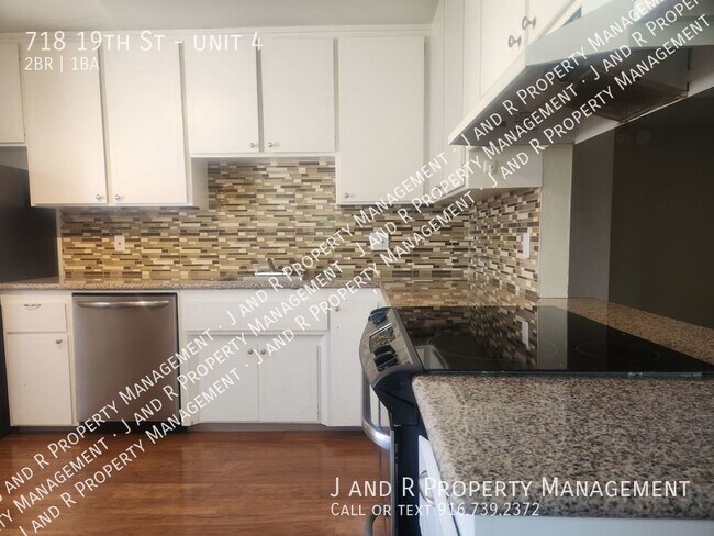 Building Photo - 718 19th St