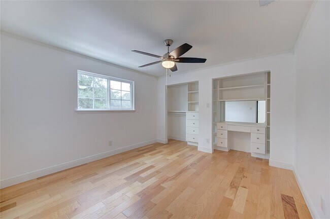 Building Photo - 13902 Briarhills Pkwy
