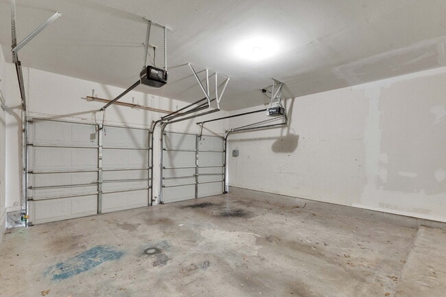 Building Photo - ***Move in Special, $250 Concession on 1st...