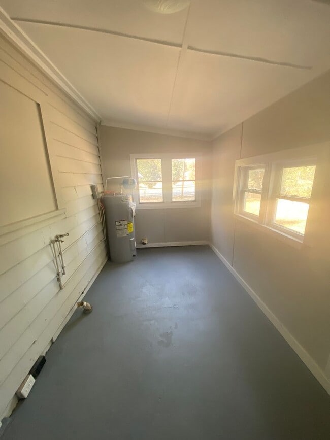 Building Photo - **AVAILABLE NOW**Total Electric 3 Bedroom / 1 Bathroom Home for Rent Near Ft. Benning in Columbus...