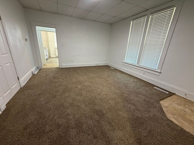 Building Photo - Newly Updated 2 Bedroom House with off street parking!