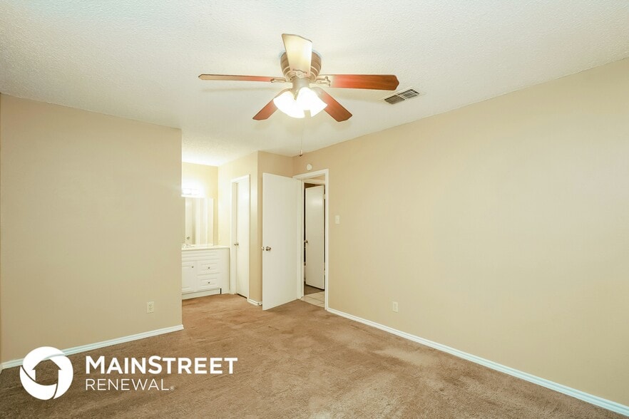 Building Photo - 728 Poe St