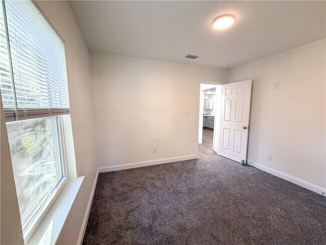 Building Photo - 1051 Lubel Ave