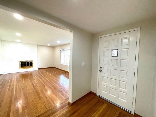 Building Photo - 4876 Springdale Dr