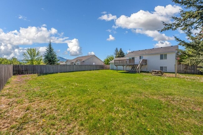 Building Photo - 4 bed 2 bath split level Hayden