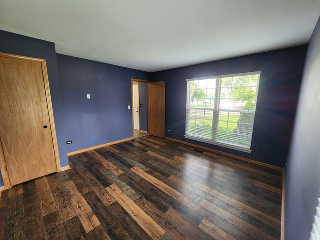 Building Photo - 5512 Stonybrook Dr