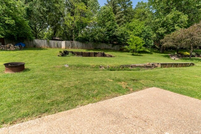 Building Photo - 7122 Woods Dr