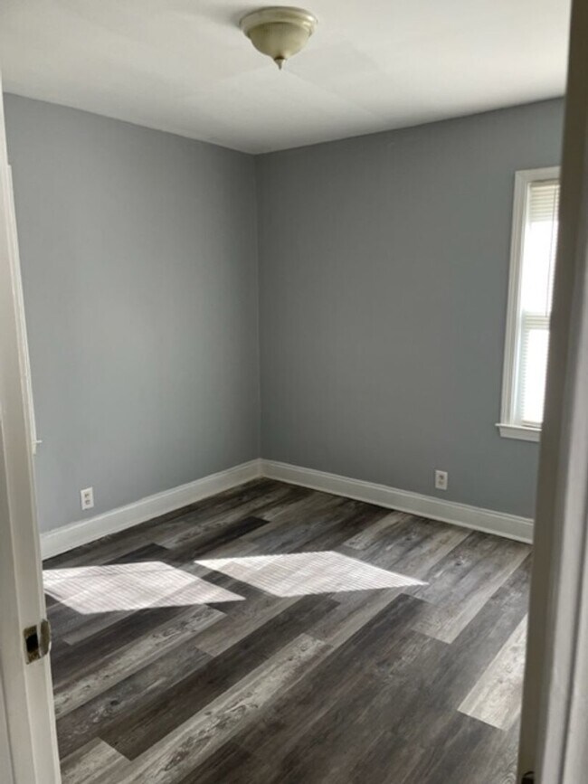 Building Photo - Updated two bedroom one bath duplex in Capitol Heights