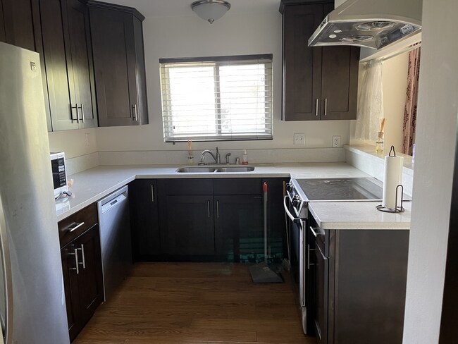 Building Photo - 610 S Orange Grove Blvd