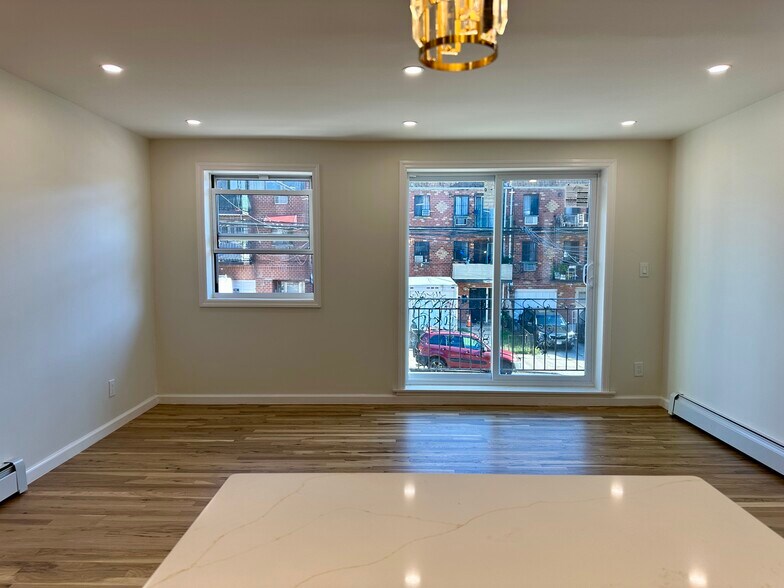 Living Room w/ Balcony - 6917 43rd Ave