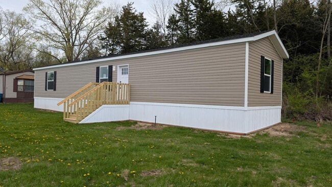 Building Photo - 15462 Lewis Rd