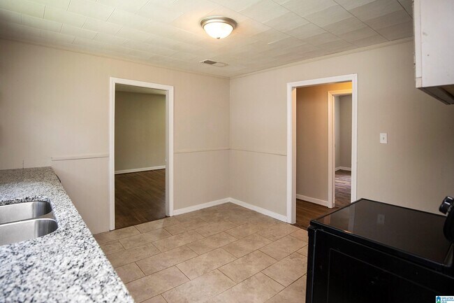 Building Photo - 628 Sharon Blvd