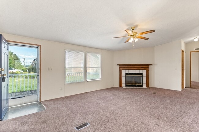 Building Photo - 158 Stone Henge Ln