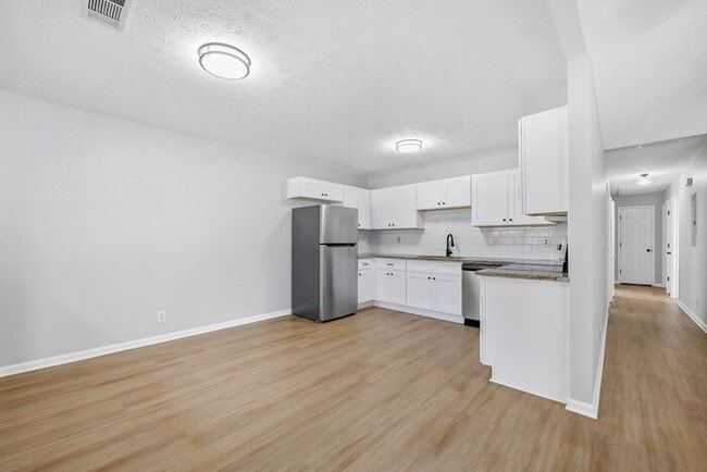 Building Photo - 4660 Bryant Rd