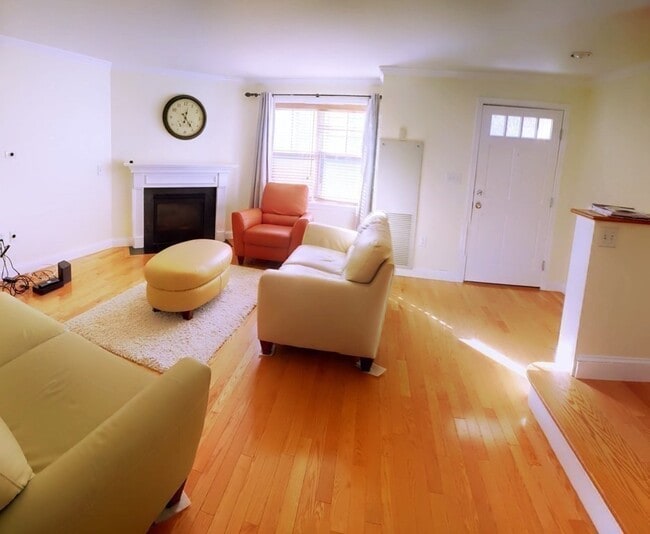 Building Photo - 2 St Paul St