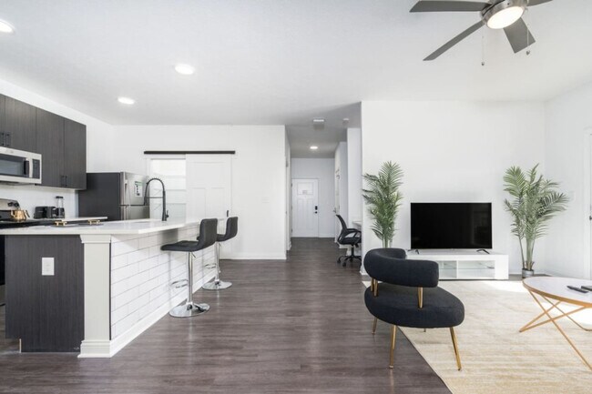 Building Photo - 5821 Elevated Wy