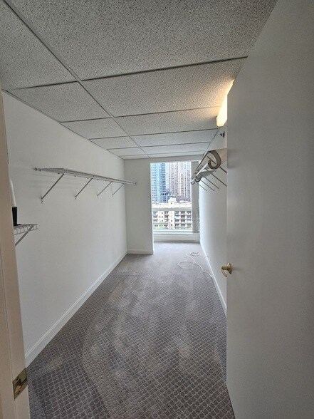 Building Photo - 415 E North Water St