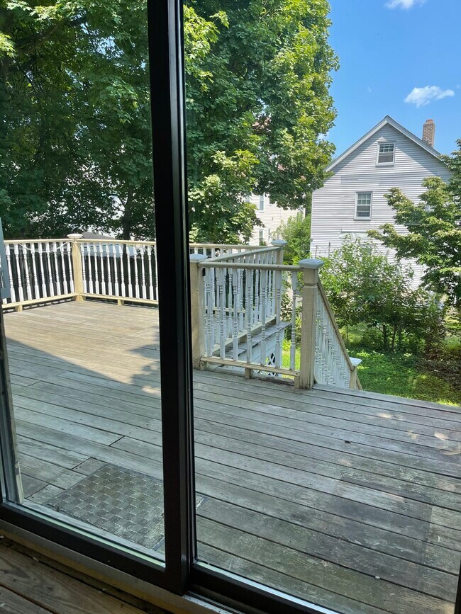 Building Photo - 108 Brooks St