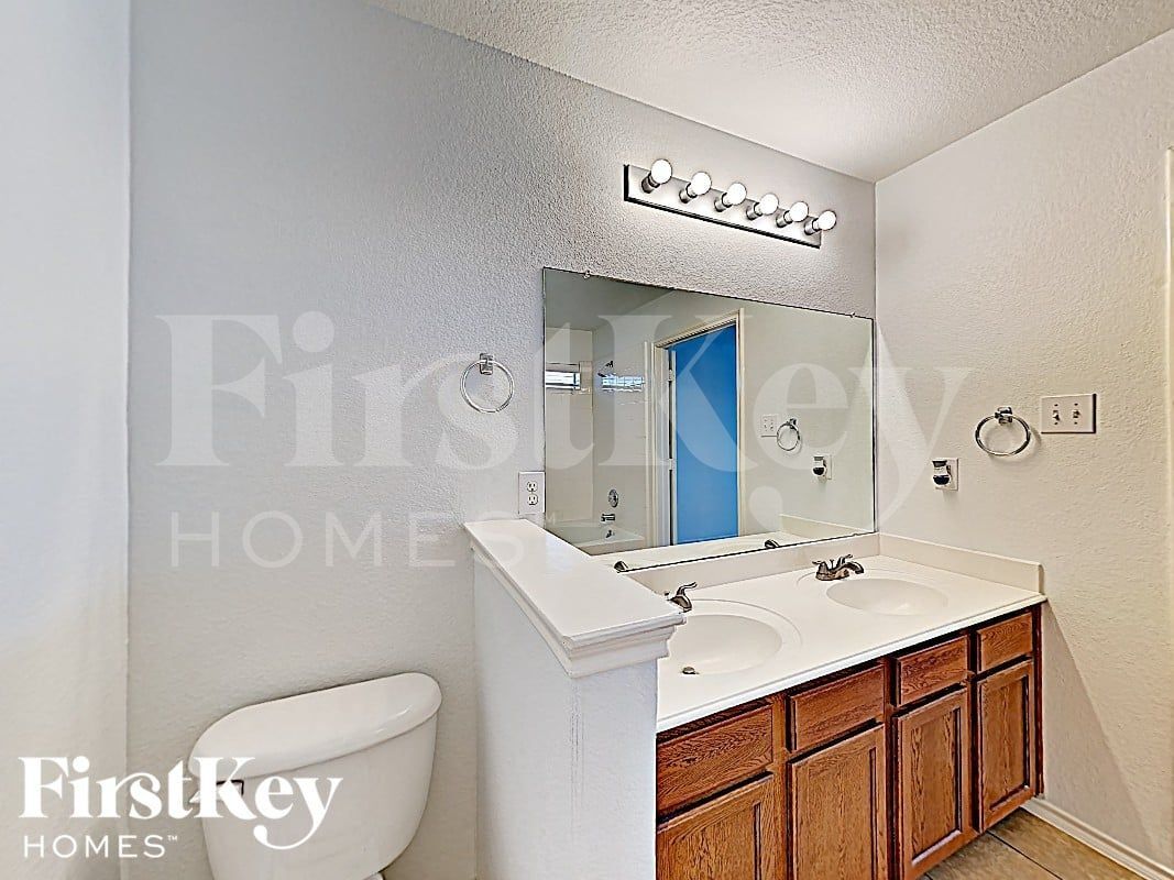 Building Photo - 9117 Waterman Dr
