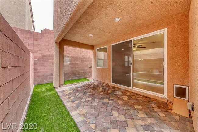Building Photo - Northwest 4 bedroom!