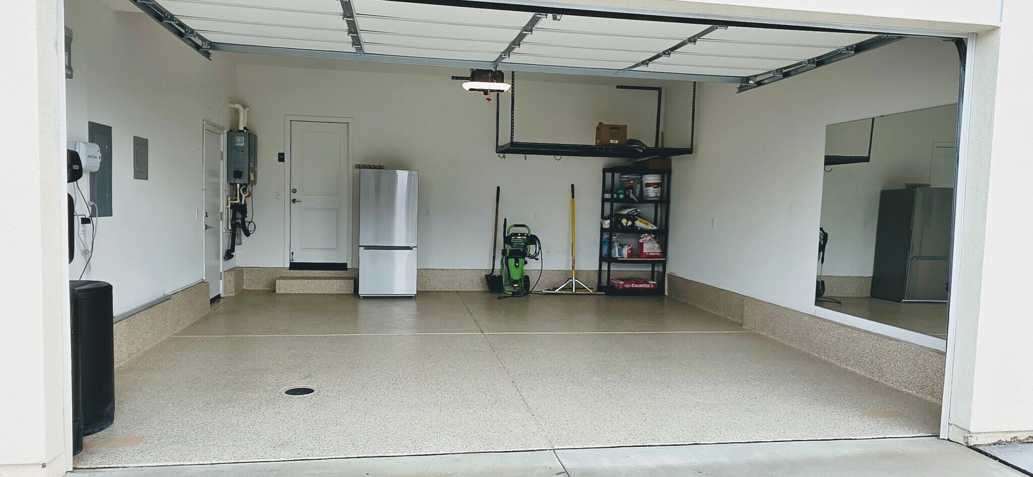 Huge garage for storage or exercise equipment. - 35147 Cooper Pl