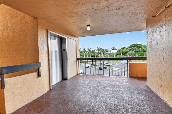 Building Photo - 2255 Lindell Blvd