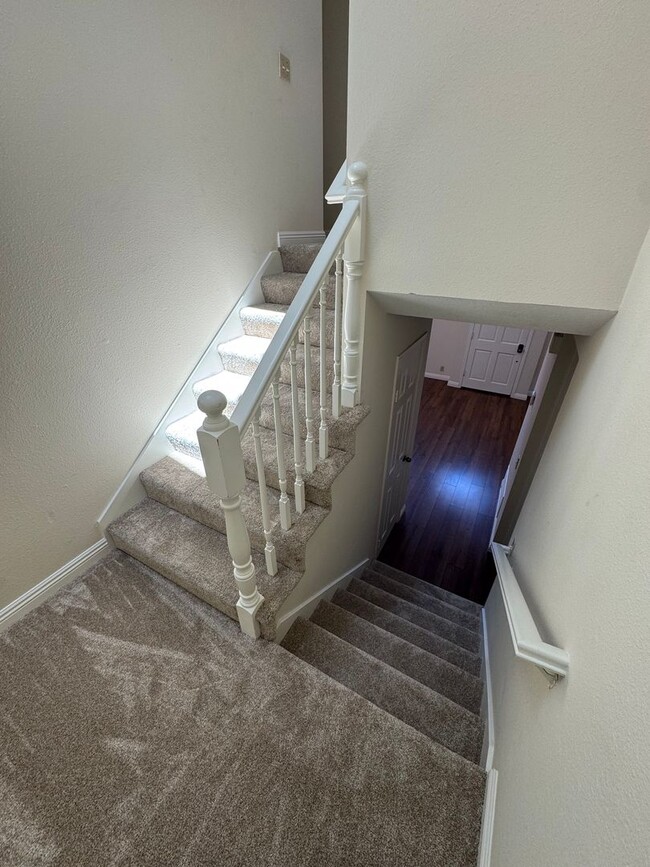 Building Photo - 3 Bed, 3 Bath Two-Story Condo - 9 Georgetown.