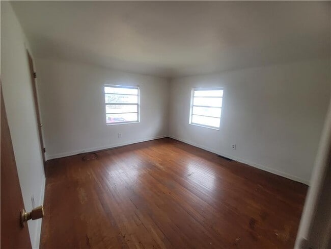 Building Photo - 1262 Zettler Rd