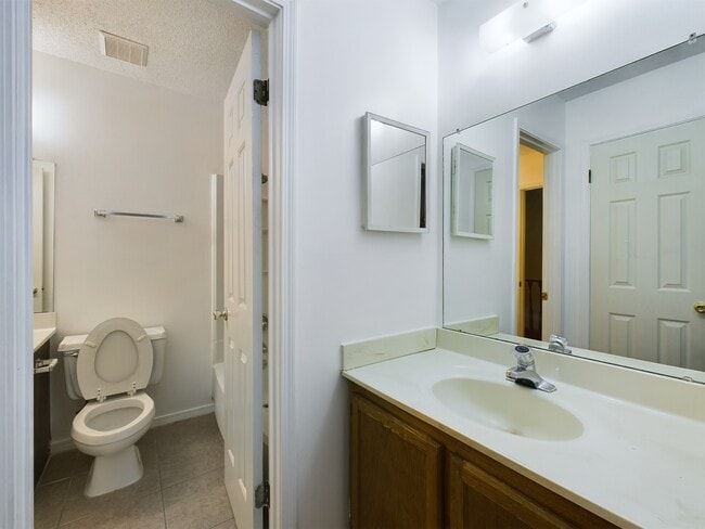 Building Photo - 3150 Belle Meade Dr