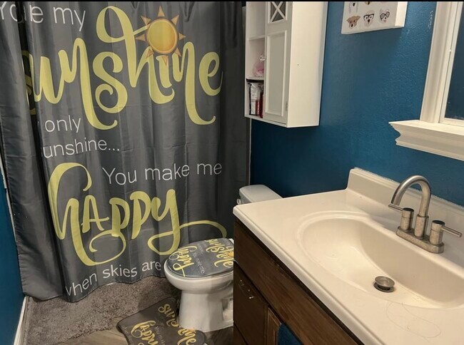 Bathroom - 2512 Norwood St