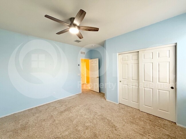Building Photo - 1432 S Apache Dr