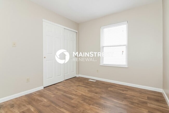 Building Photo - 3 Bedroom Pet-Friendly Home in St. Louis, MO with Main Street Renewal