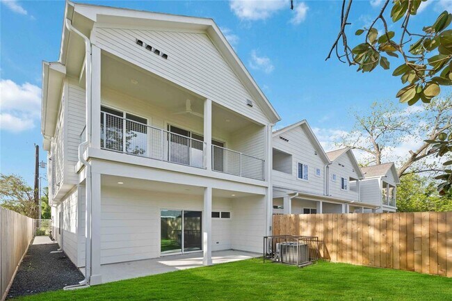 Building Photo - 5314 Suez St