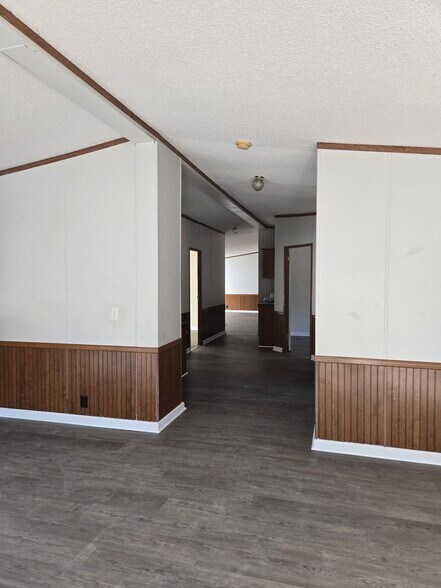 Building Photo - 467 Paul St