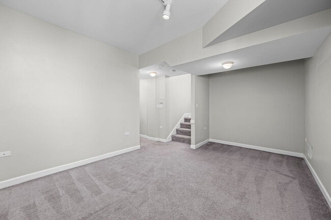 Building Photo - 9100 Lamon Ave