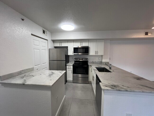 Building Photo - 191 SW Palm Dr