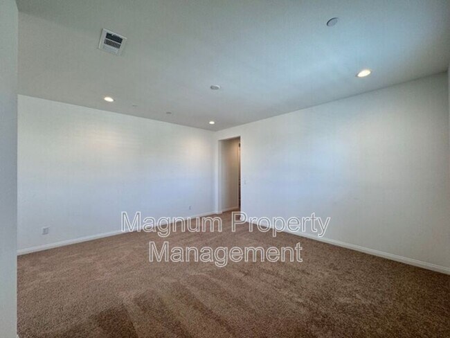 Building Photo - 25181 Desert Sage Dr