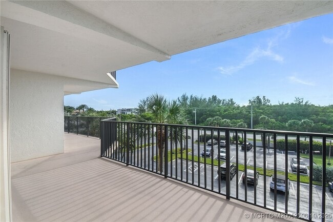 Building Photo - 10044 S Ocean Dr