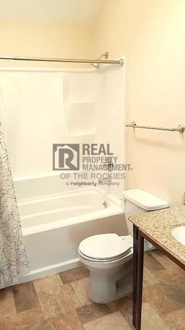 Building Photo - 1599 Wellington Ct