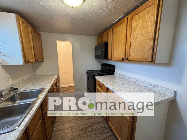 Building Photo - 690 I St