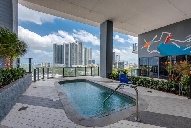 Building Photo - 121 NE 34th St