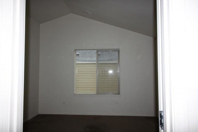 Building Photo - 13102 NE 26th St