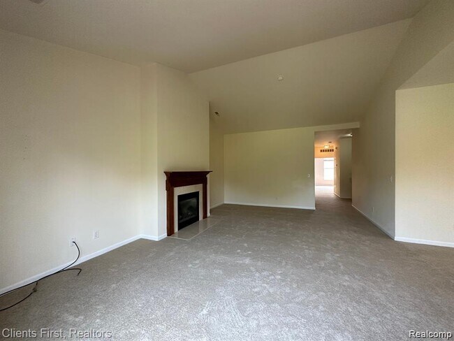 Building Photo - 2156 Pinecroft Dr