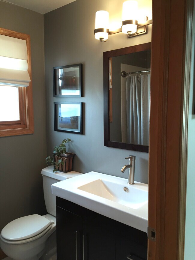 Building Photo - 1752 W Superior St